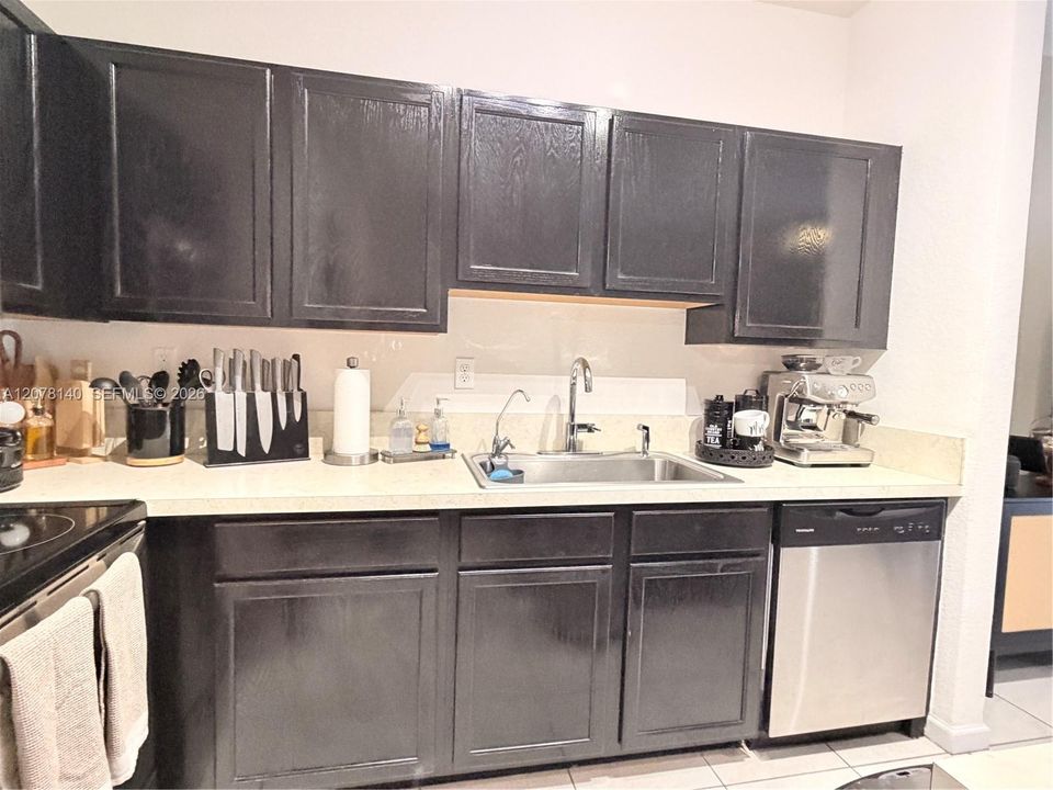 For Rent: $3,350 (4 beds, 2 baths, 1614 Square Feet)