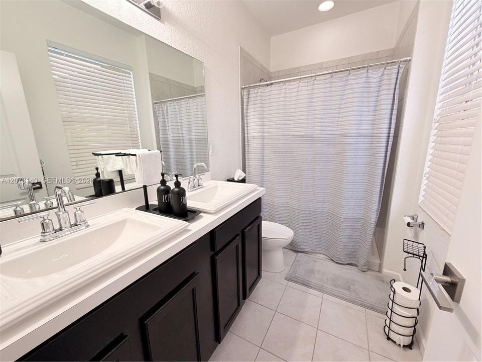 For Rent: $3,350 (4 beds, 2 baths, 1614 Square Feet)