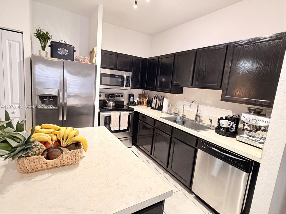 For Rent: $3,350 (4 beds, 2 baths, 1614 Square Feet)