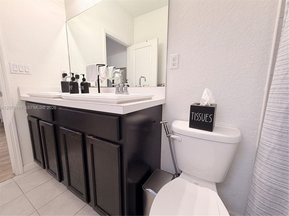 For Rent: $3,350 (4 beds, 2 baths, 1614 Square Feet)