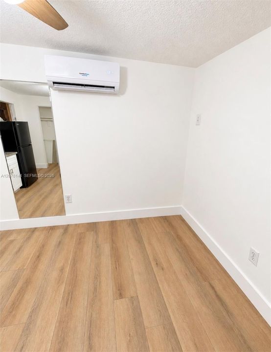 For Rent: $1,600 (1 beds, 1 baths, 2132 Square Feet)