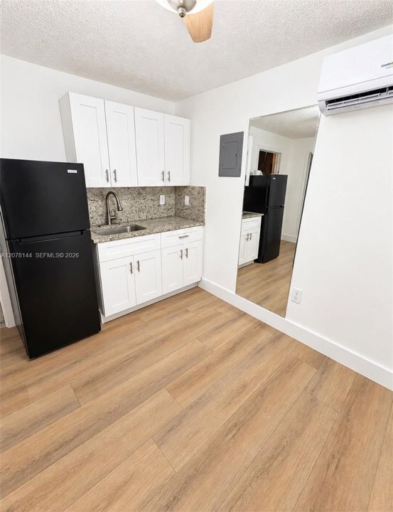 For Rent: $1,600 (1 beds, 1 baths, 2132 Square Feet)