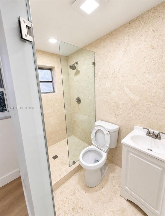 For Rent: $1,600 (1 beds, 1 baths, 2132 Square Feet)