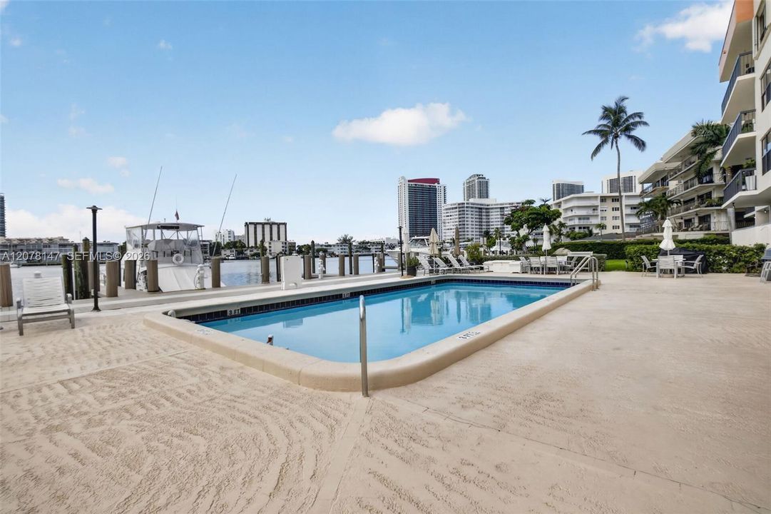 На продажу: $675,000 (2 спален, 2 ванн, 1840 Квадратных фут)