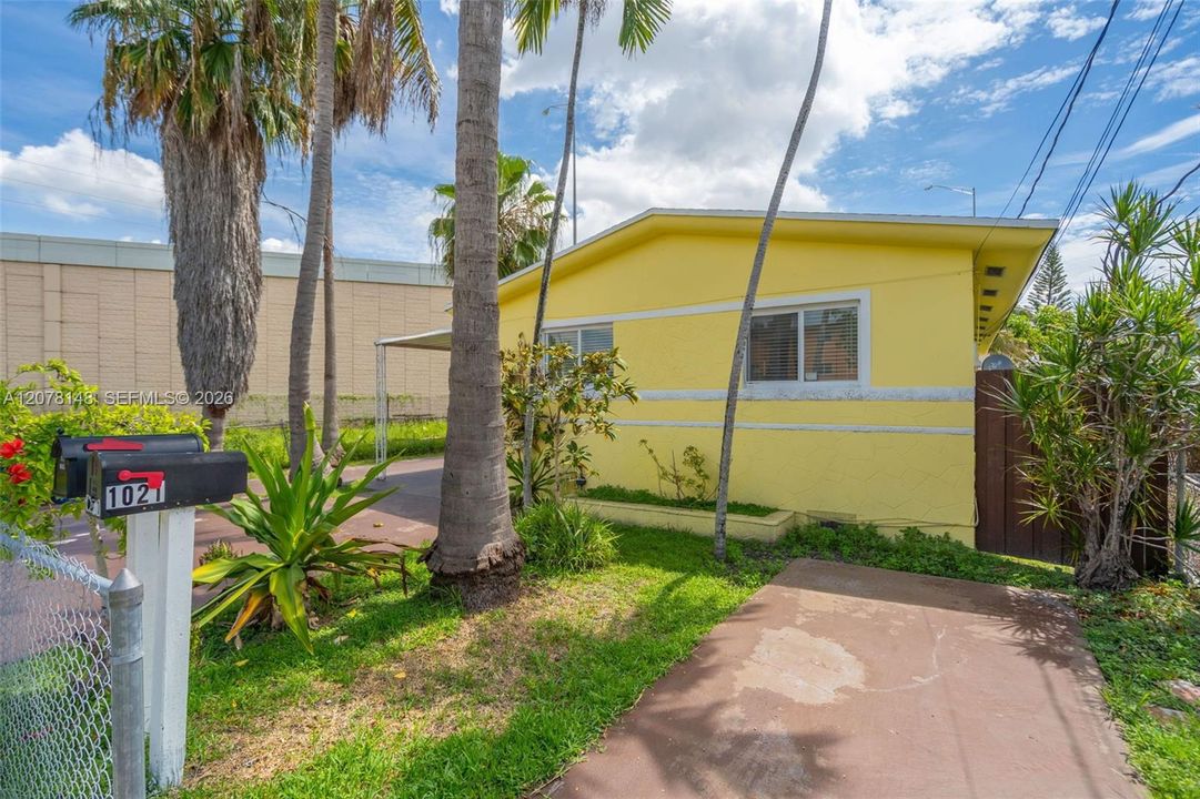 For Rent: $2,000 (2 beds, 2 baths, 1809 Square Feet)
