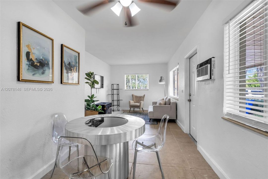 For Rent: $2,000 (2 beds, 2 baths, 1809 Square Feet)