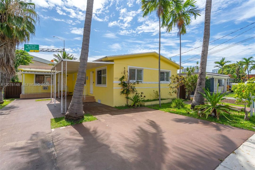 For Rent: $2,000 (2 beds, 2 baths, 1809 Square Feet)