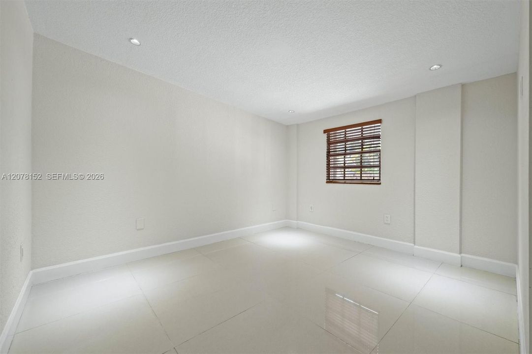 В аренду: $3,500 (3 спален, 3 ванн, 1649 Квадратных фут)