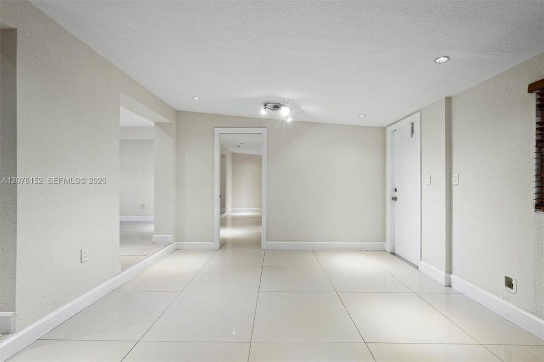 В аренду: $3,500 (3 спален, 3 ванн, 1649 Квадратных фут)