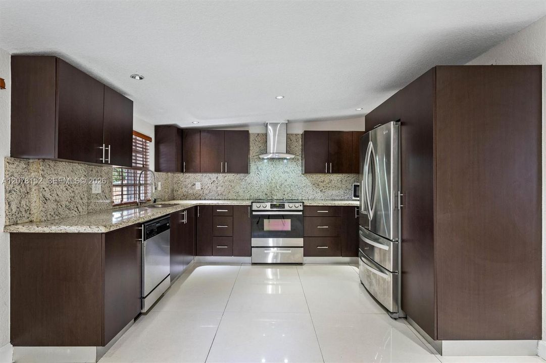 В аренду: $3,500 (3 спален, 3 ванн, 1649 Квадратных фут)