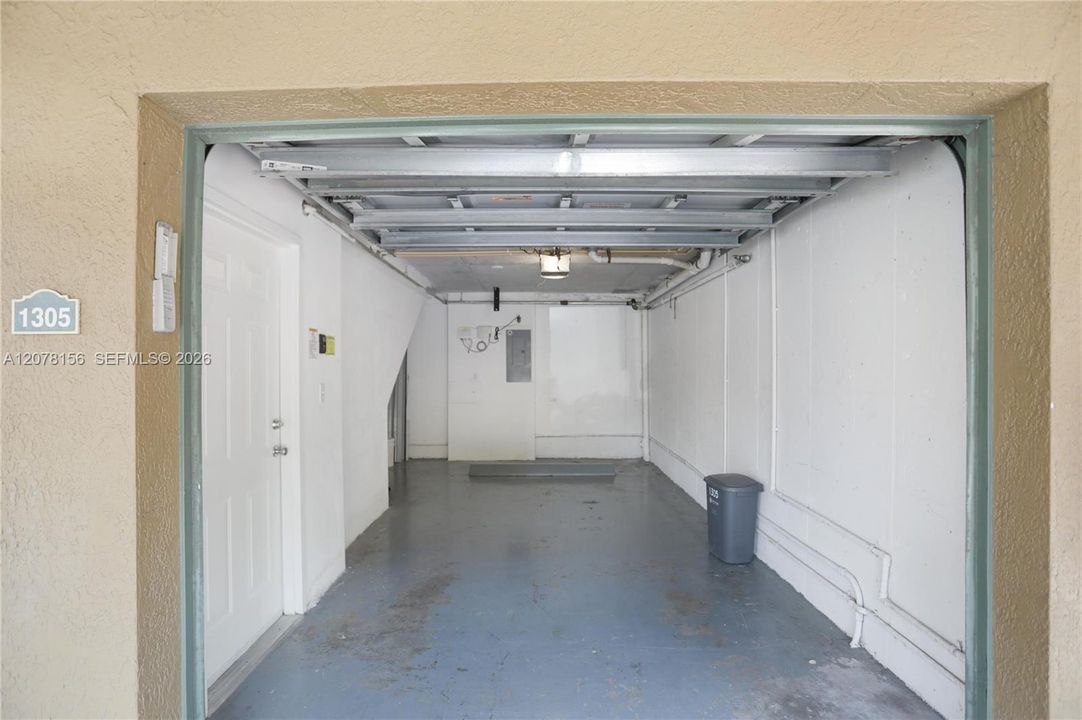 For Sale: $318,000 (1 beds, 1 baths, 859 Square Feet)