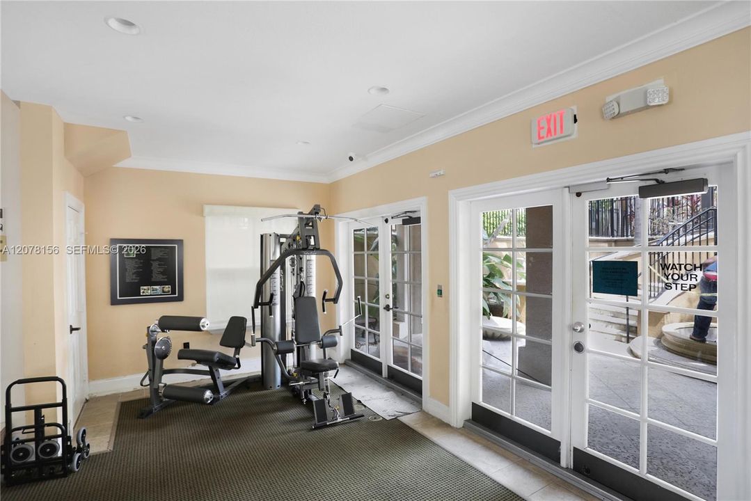 For Sale: $318,000 (1 beds, 1 baths, 859 Square Feet)