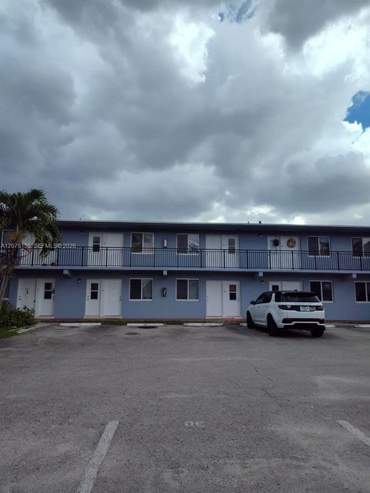 For Rent: $1,700 (1 beds, 1 baths, 600 Square Feet)