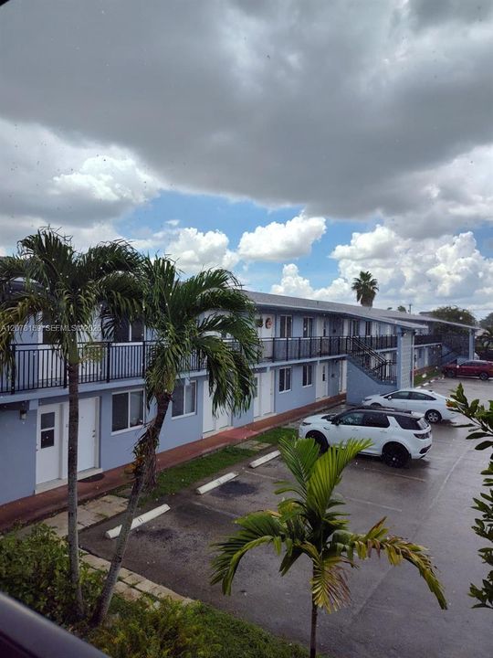For Rent: $1,700 (1 beds, 1 baths, 600 Square Feet)
