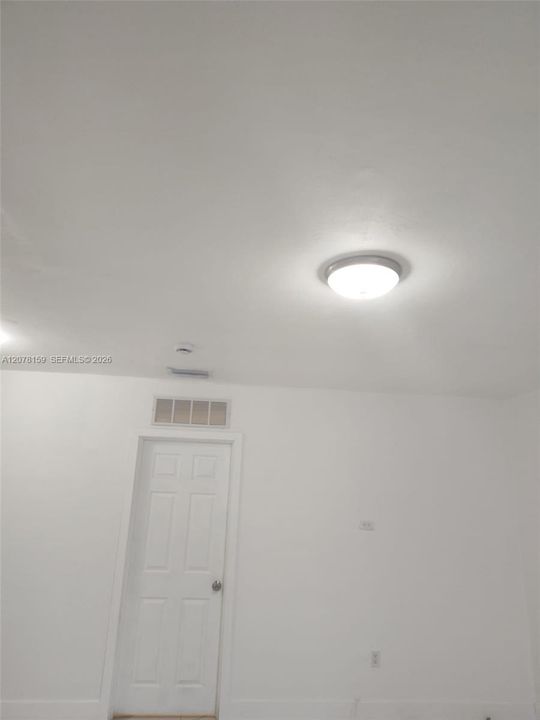 For Rent: $1,700 (1 beds, 1 baths, 600 Square Feet)