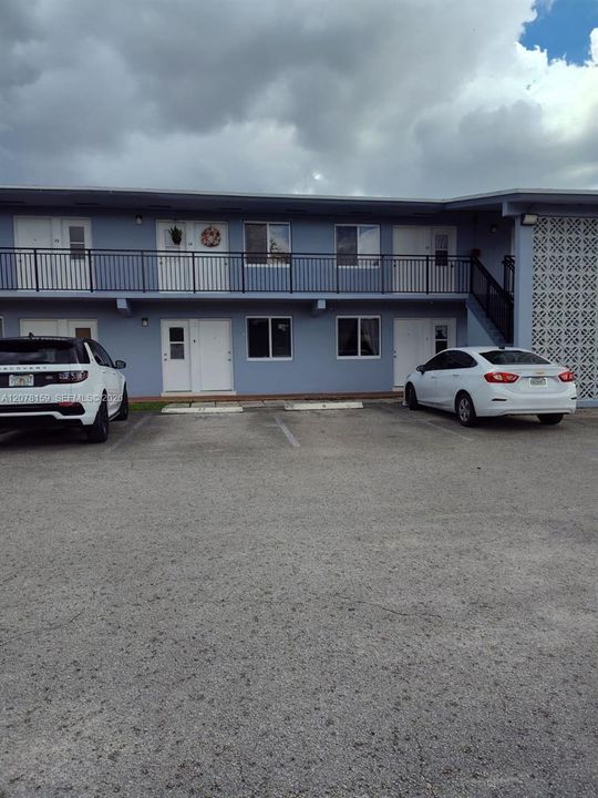 For Rent: $1,700 (1 beds, 1 baths, 600 Square Feet)
