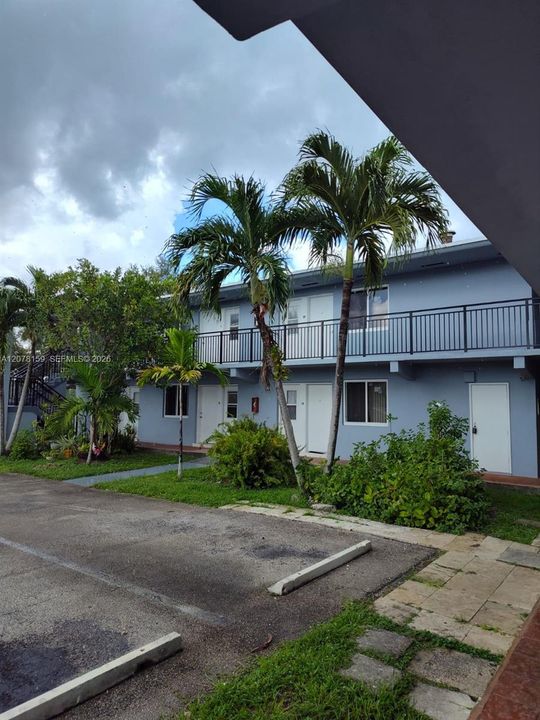 For Rent: $1,700 (1 beds, 1 baths, 600 Square Feet)