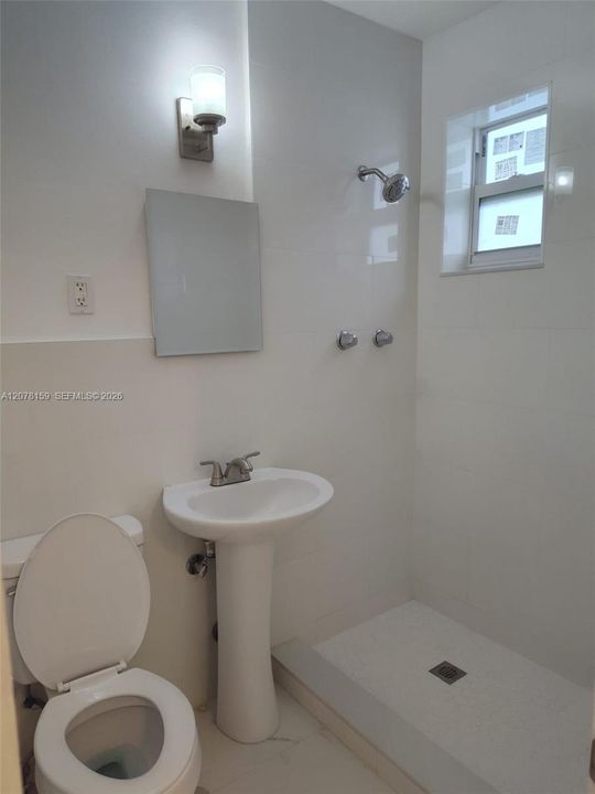 For Rent: $1,700 (1 beds, 1 baths, 600 Square Feet)