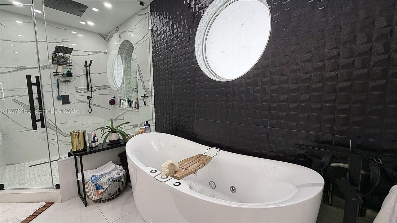 For Sale: $3,050,000 (5 beds, 4 baths, 3884 Square Feet)
