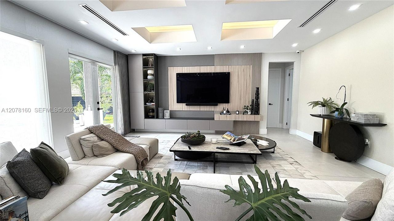 For Sale: $3,050,000 (5 beds, 4 baths, 3884 Square Feet)