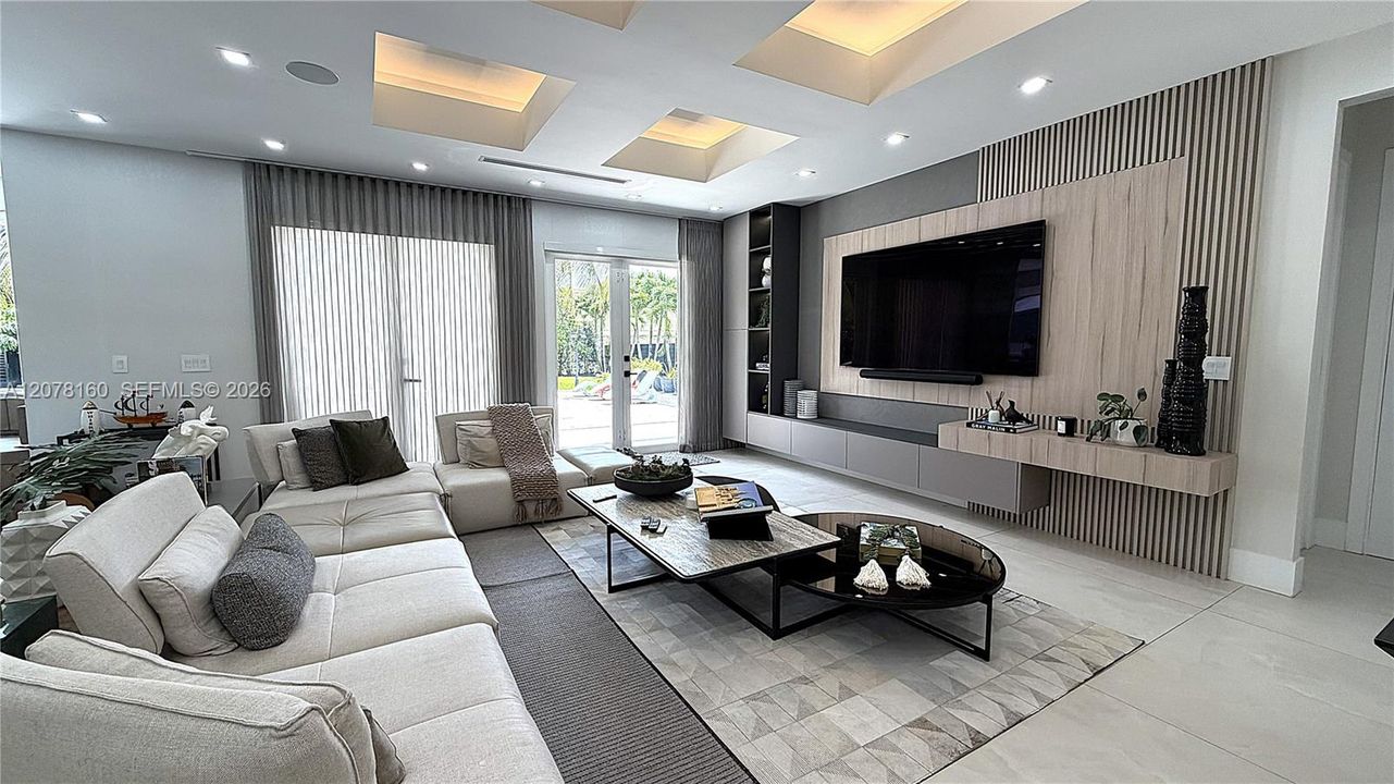For Sale: $3,050,000 (5 beds, 4 baths, 3884 Square Feet)