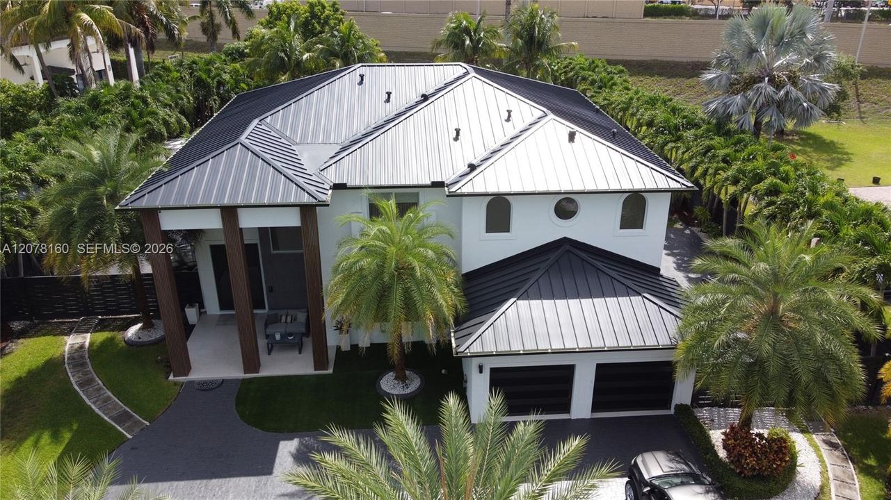 For Sale: $3,050,000 (5 beds, 4 baths, 3884 Square Feet)