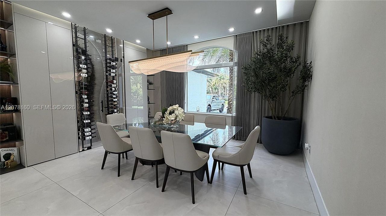 For Sale: $3,050,000 (5 beds, 4 baths, 3884 Square Feet)