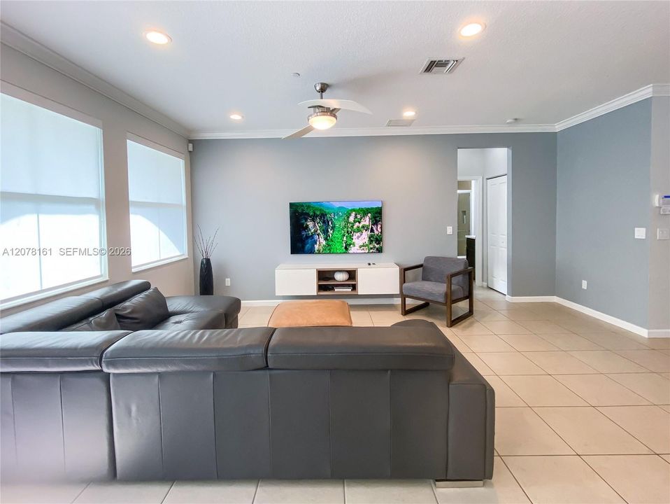 For Rent: $4,250 (3 beds, 3 baths, 1770 Square Feet)