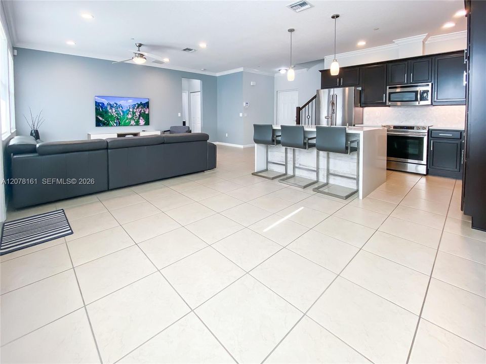 For Rent: $4,250 (3 beds, 3 baths, 1770 Square Feet)