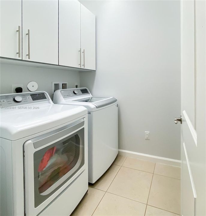 For Rent: $4,250 (3 beds, 3 baths, 1770 Square Feet)