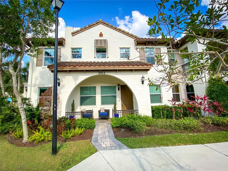 For Rent: $4,250 (3 beds, 3 baths, 1770 Square Feet)