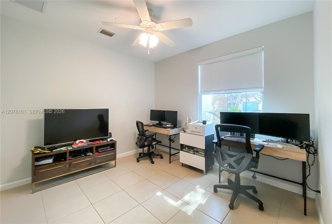 For Rent: $4,250 (3 beds, 3 baths, 1770 Square Feet)