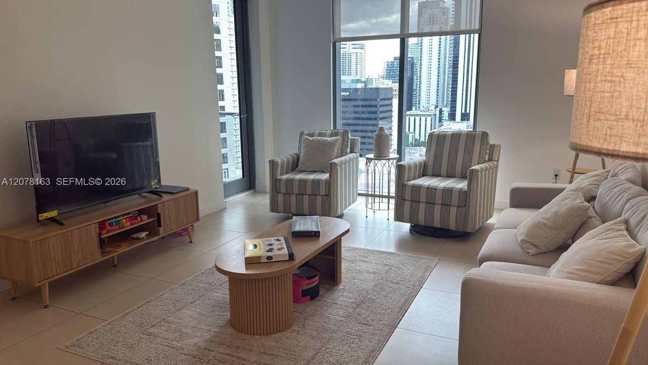 For Rent: $4,400 (2 beds, 2 baths, 1086 Square Feet)