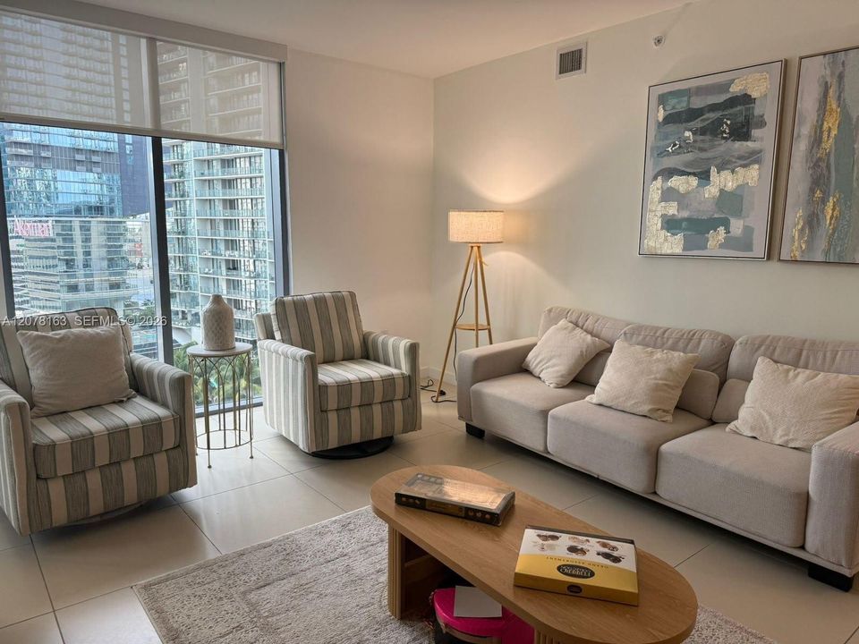 For Rent: $4,400 (2 beds, 2 baths, 1086 Square Feet)
