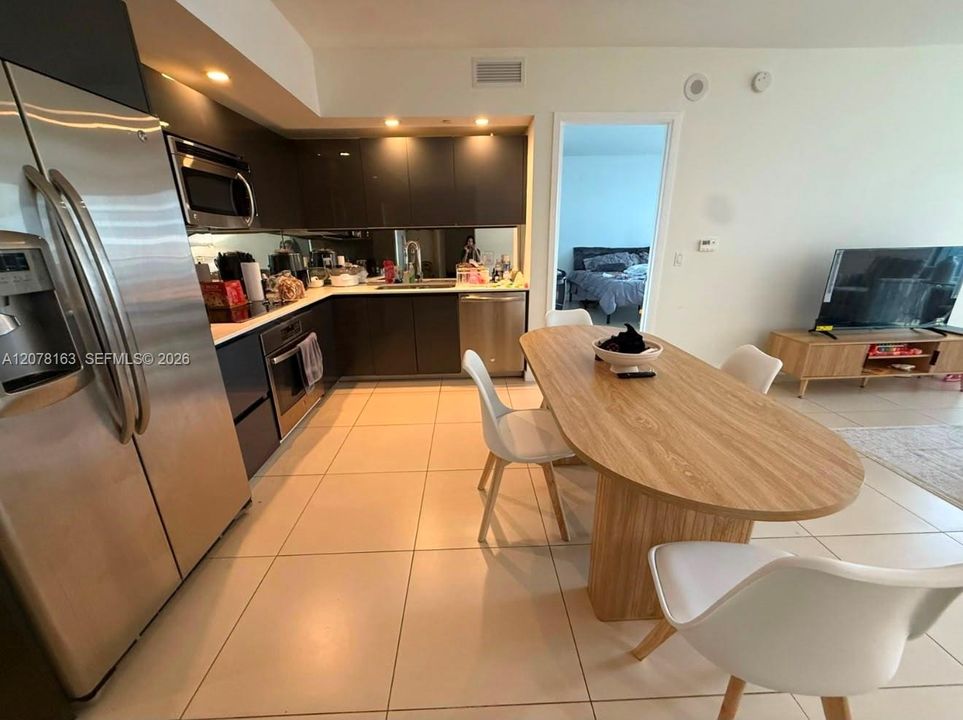For Rent: $4,400 (2 beds, 2 baths, 1086 Square Feet)