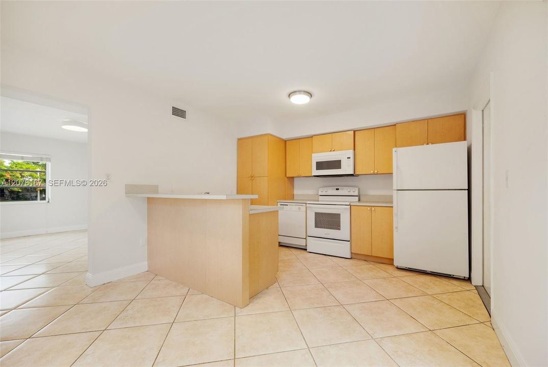 For Rent: $3,300 (2 beds, 1 baths, 1000 Square Feet)
