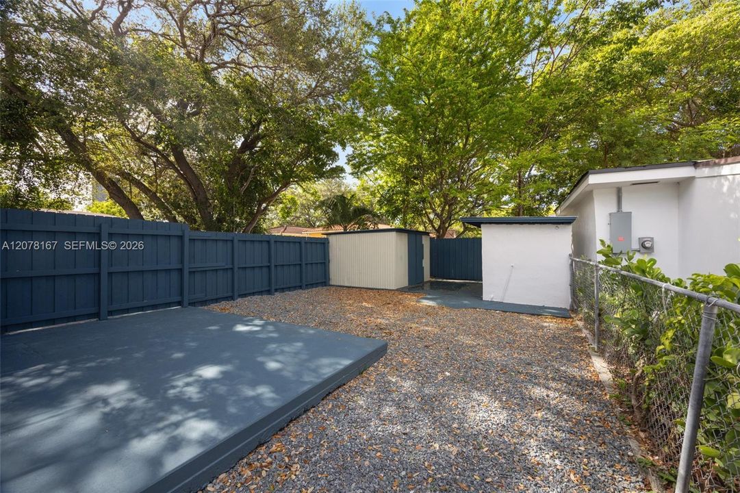For Rent: $3,300 (2 beds, 1 baths, 1000 Square Feet)
