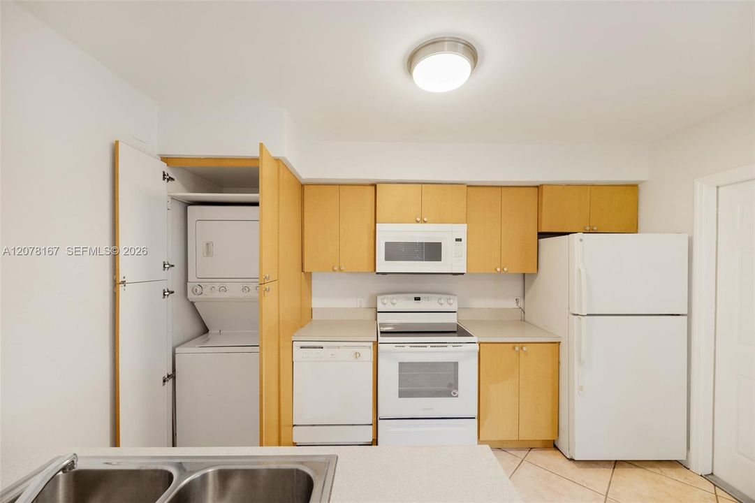 For Rent: $3,300 (2 beds, 1 baths, 1000 Square Feet)