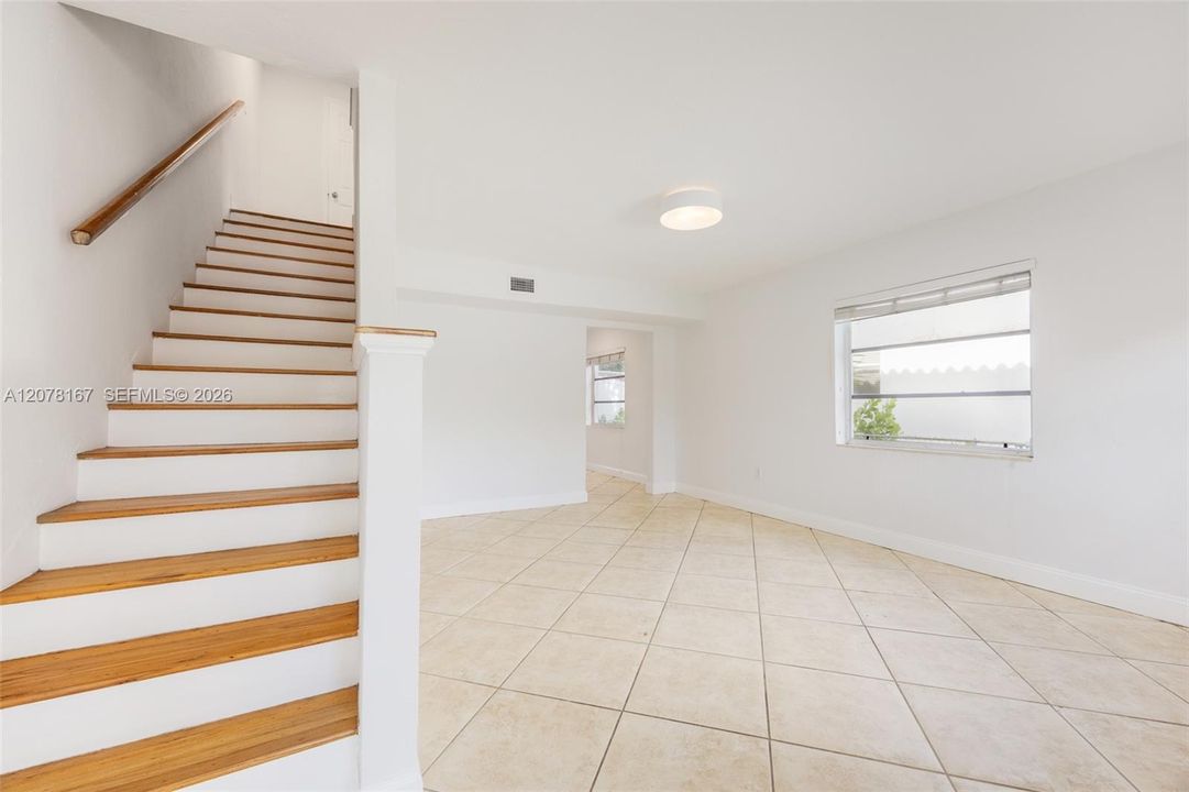 For Rent: $3,300 (2 beds, 1 baths, 1000 Square Feet)