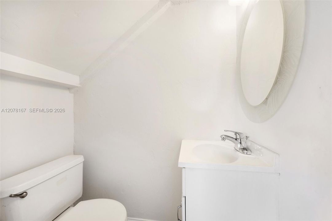 For Rent: $3,300 (2 beds, 1 baths, 1000 Square Feet)