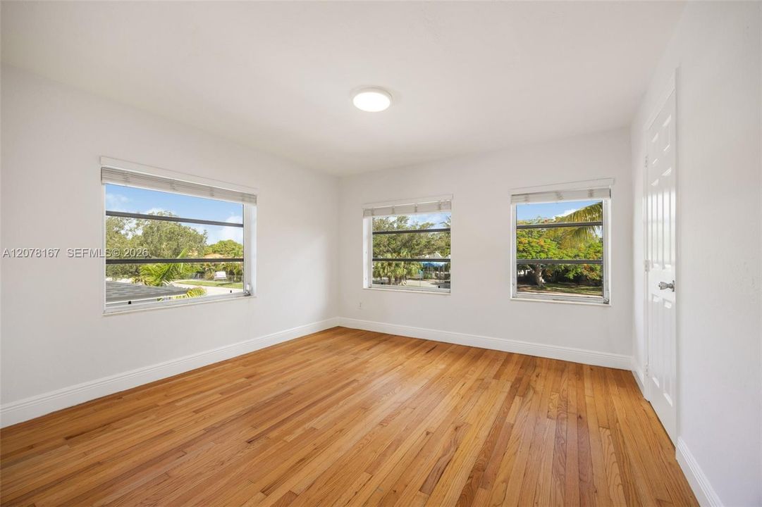 For Rent: $3,300 (2 beds, 1 baths, 1000 Square Feet)