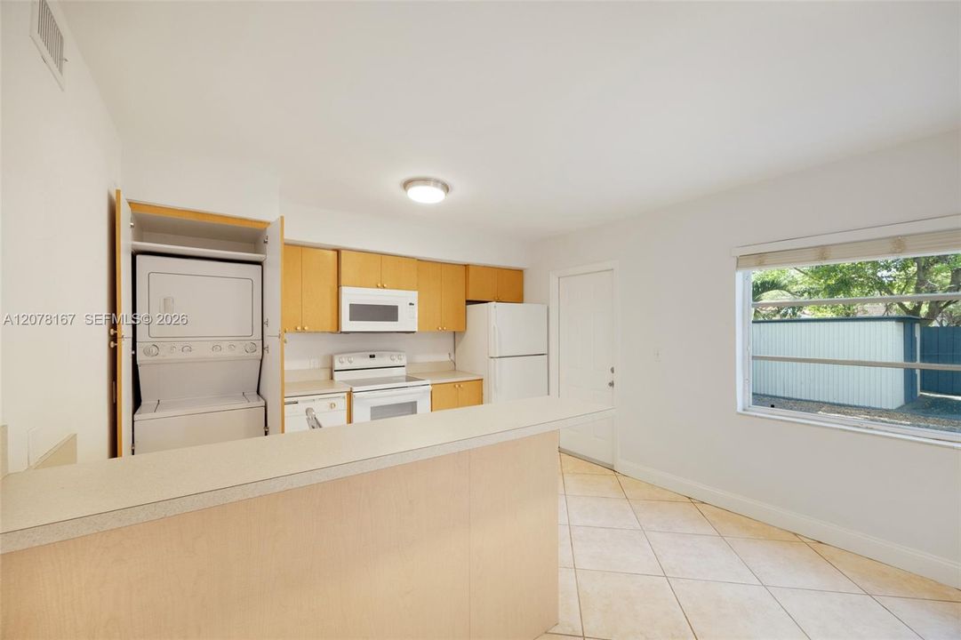 For Rent: $3,300 (2 beds, 1 baths, 1000 Square Feet)
