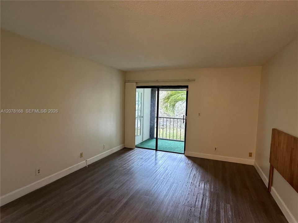 For Rent: $2,300 (1 beds, 1 baths, 845 Square Feet)