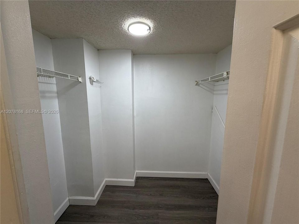 For Rent: $2,300 (1 beds, 1 baths, 845 Square Feet)