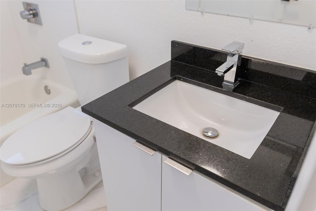 For Rent: $2,250 (2 beds, 2 baths, 1000 Square Feet)