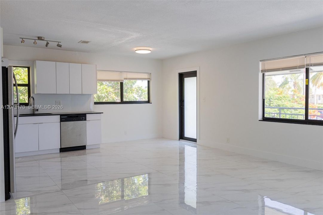 For Rent: $2,250 (2 beds, 2 baths, 1000 Square Feet)