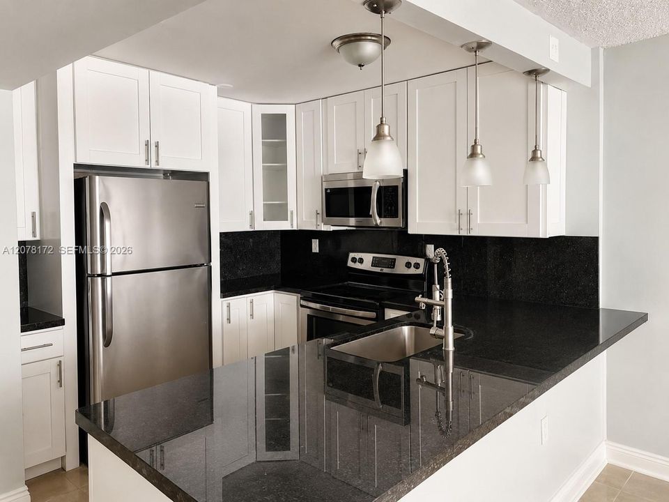 For Sale: $175,000 (2 beds, 2 baths, 1175 Square Feet)