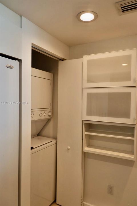 For Rent: $2,400 (0 beds, 1 baths, 507 Square Feet)