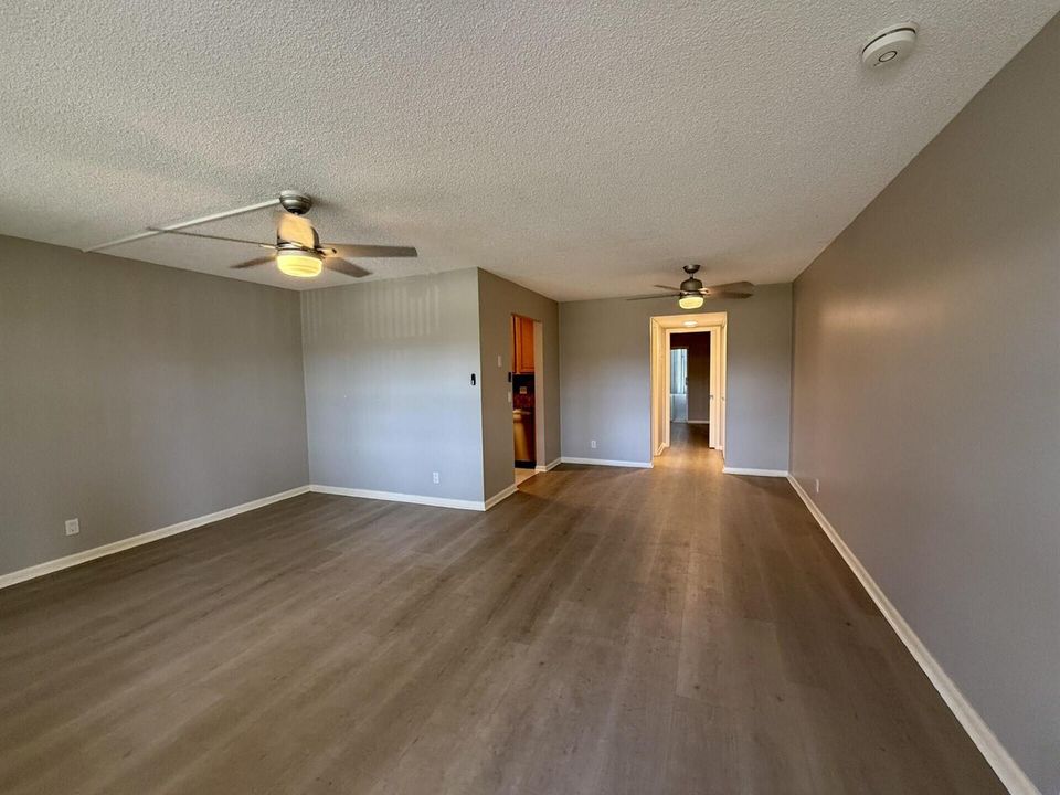 Living Room/Dining Area
