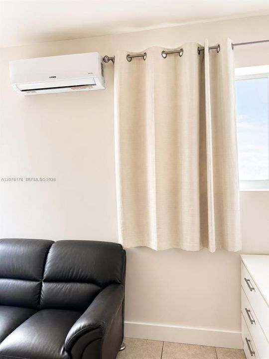 For Rent: $1,550 (1 beds, 1 baths, 1619 Square Feet)